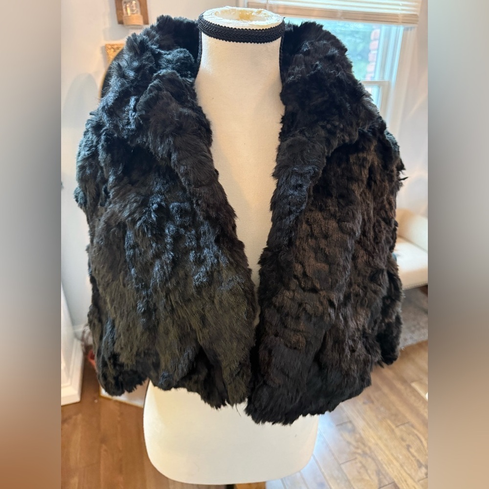 Tahari Super Soft Elegant Black Faux Fur Capelet
